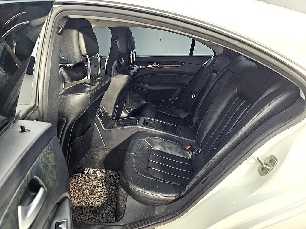 Mercedes Benz CLS Class - Vista 9