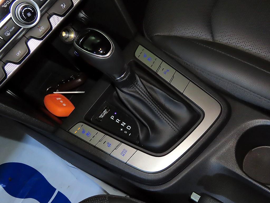 HYUNDAI Avante - Vista 12