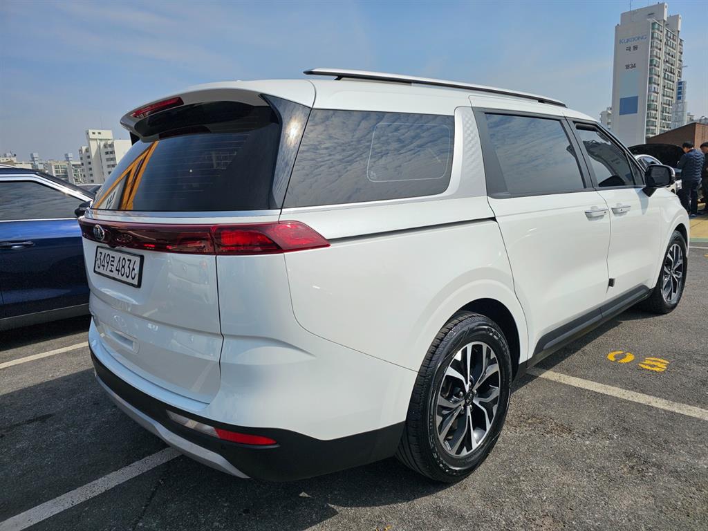 KIA Carnival - Vista 5