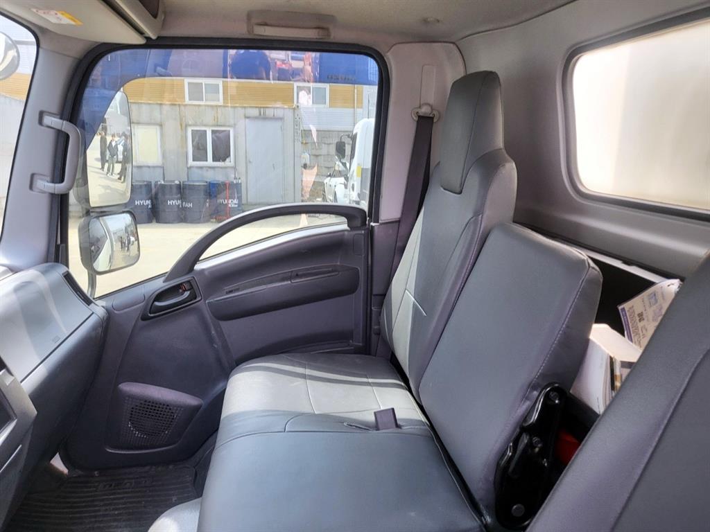 medium and large cargo truck - Vista 9