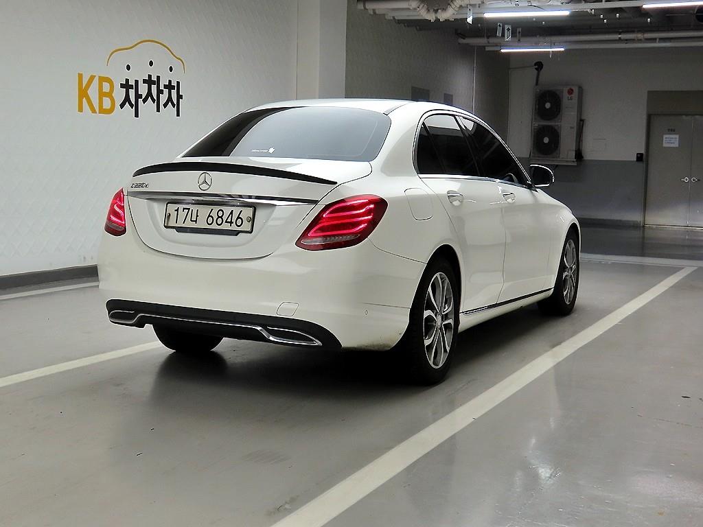 Mercedes Benz C Class - Vista 4