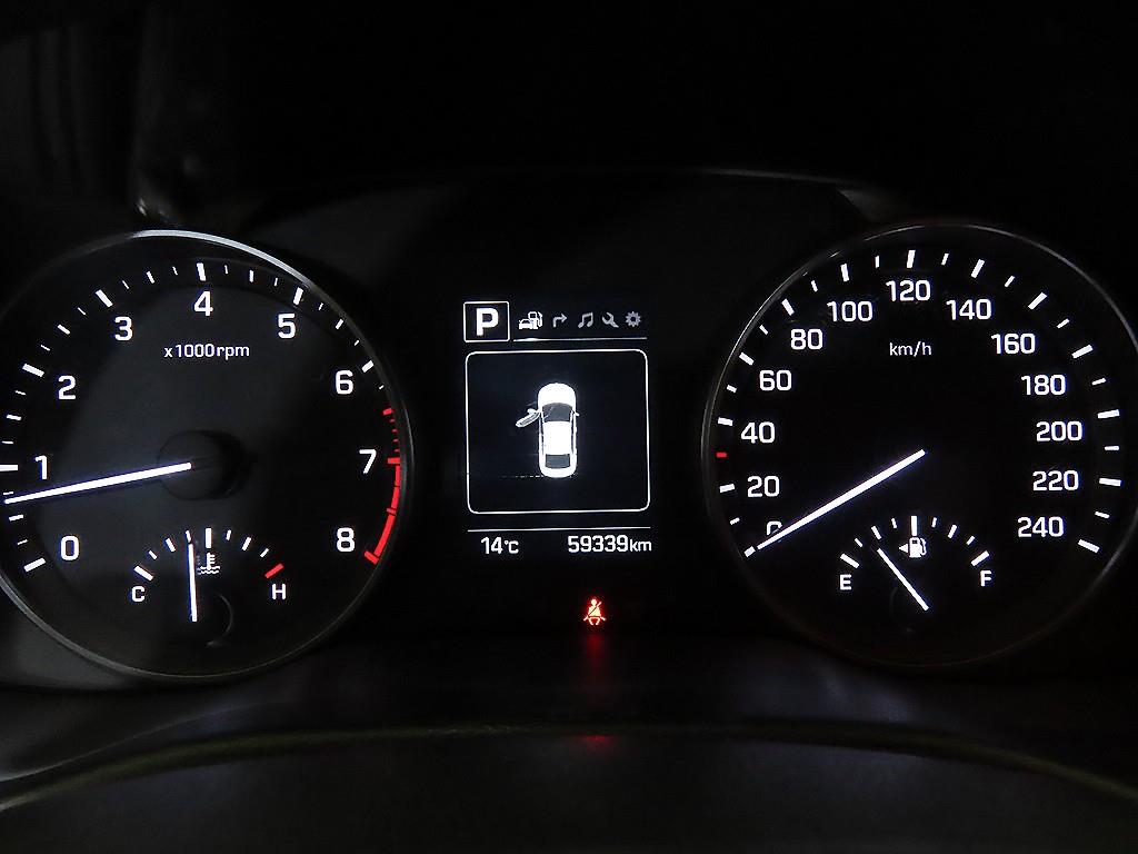 HYUNDAI Avante - Vista 9