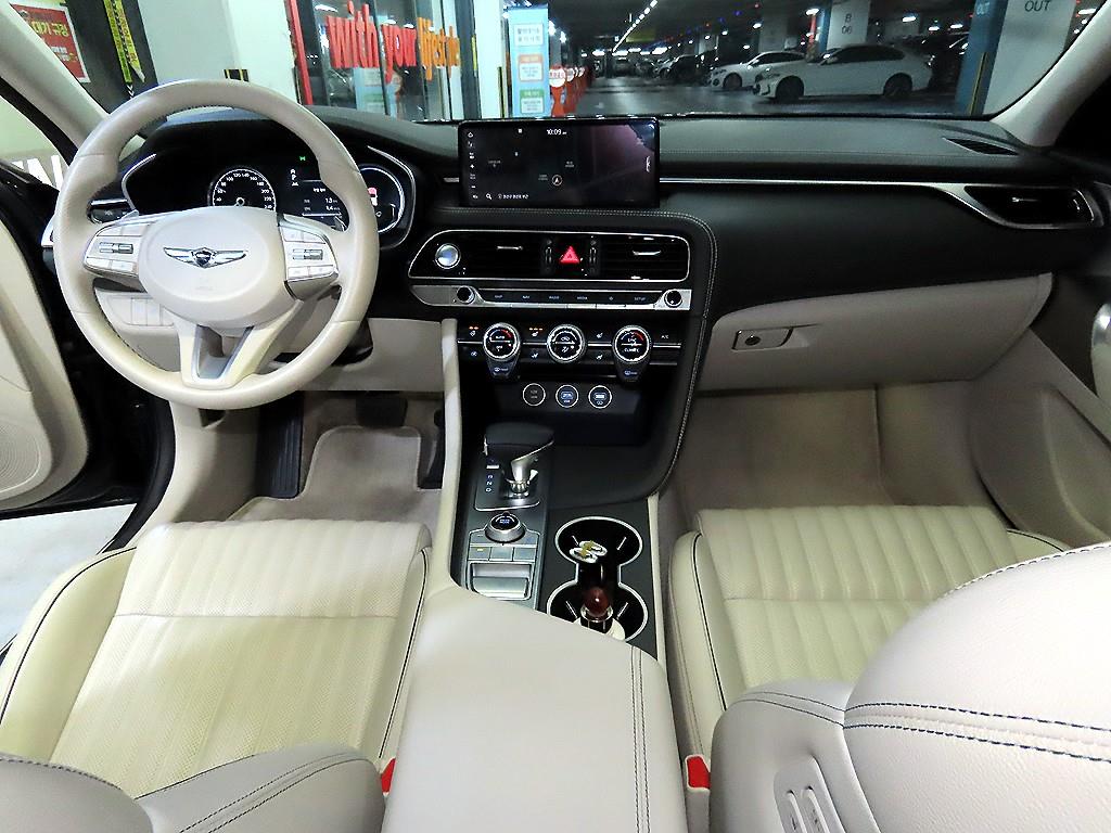 Genesis G70 - Vista 10