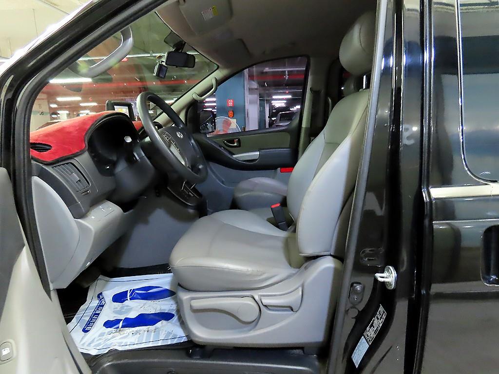 HYUNDAI Starex - Vista 6