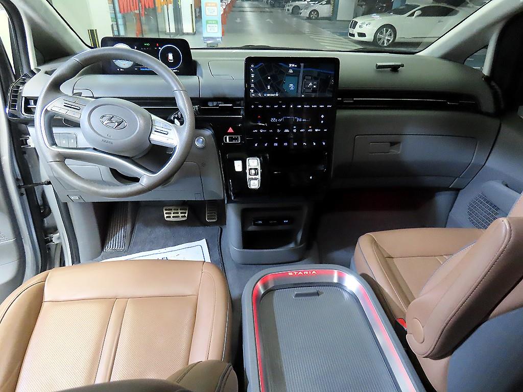 HYUNDAI Staria - Vista 11