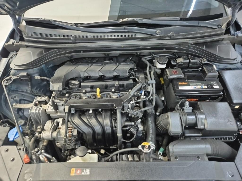 HYUNDAI Avante - Vista 5