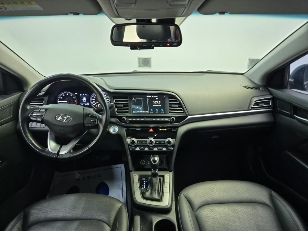 HYUNDAI Avante - Vista 7