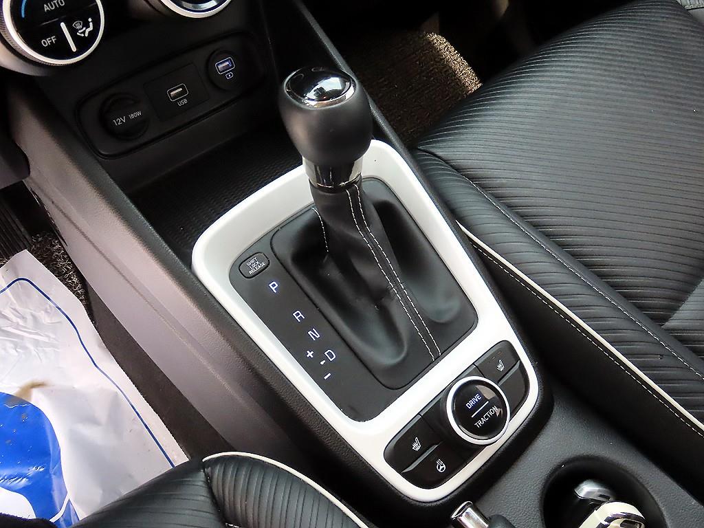 HYUNDAI Venue - Vista 10