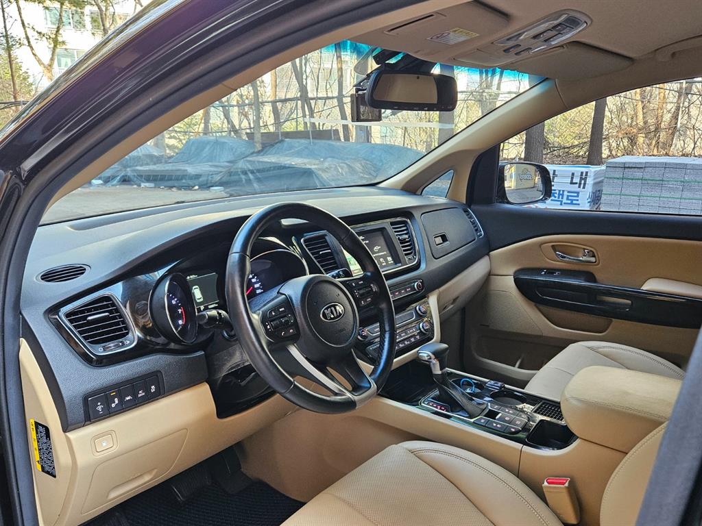KIA Carnival - Vista 7