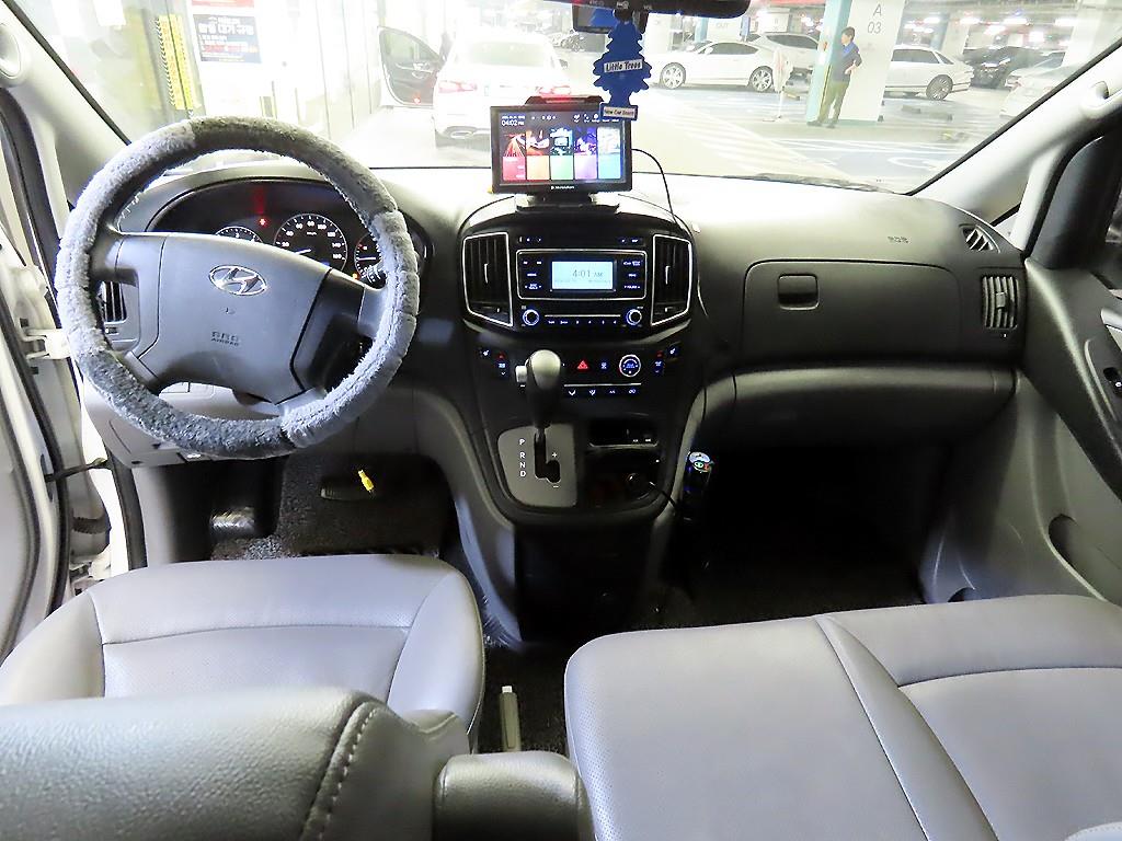 HYUNDAI Starex - Vista 10