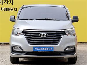 HYUNDAI Starex - Vista 2