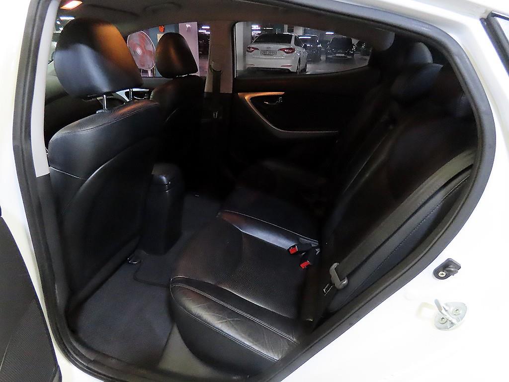 HYUNDAI Avante - Vista 7