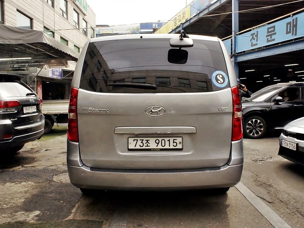 HYUNDAI Starex - Vista 5