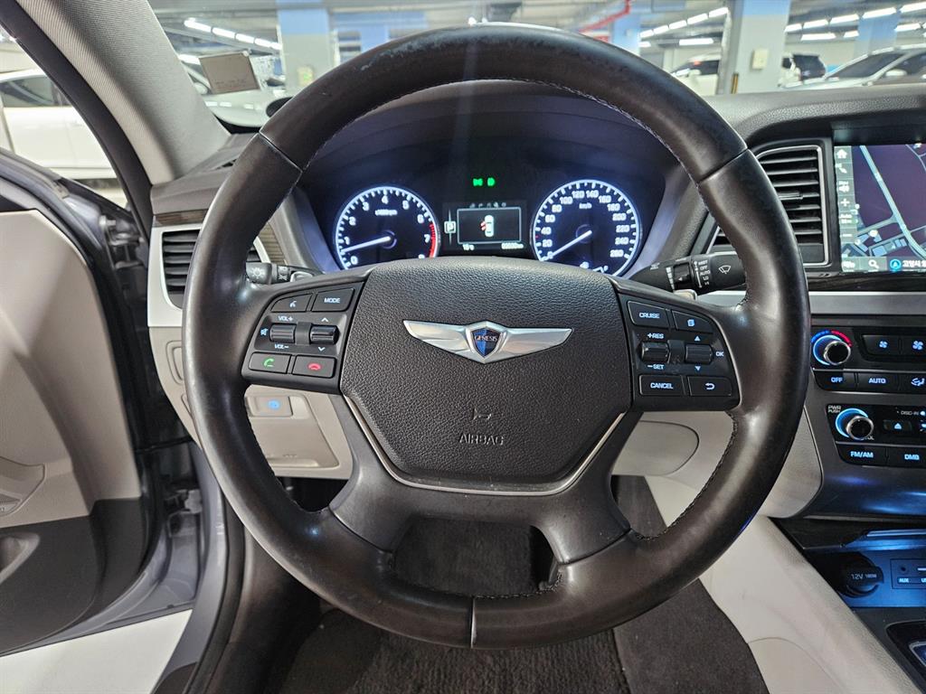 HYUNDAI Genesis - Vista 11