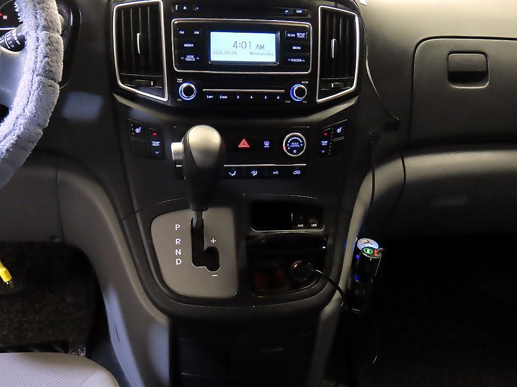 HYUNDAI Starex - Vista 12