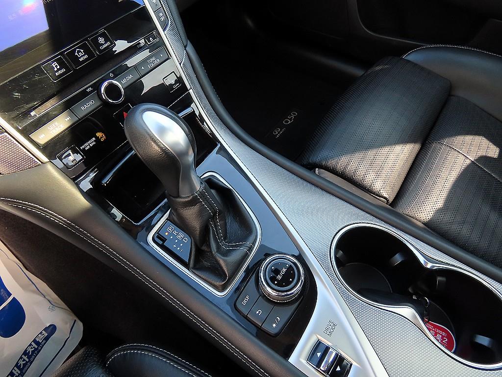 Infiniti Q - Vista 10