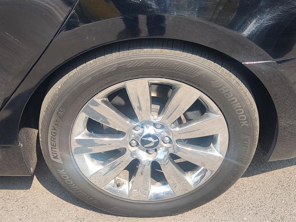 HYUNDAI Equus - Vista 12