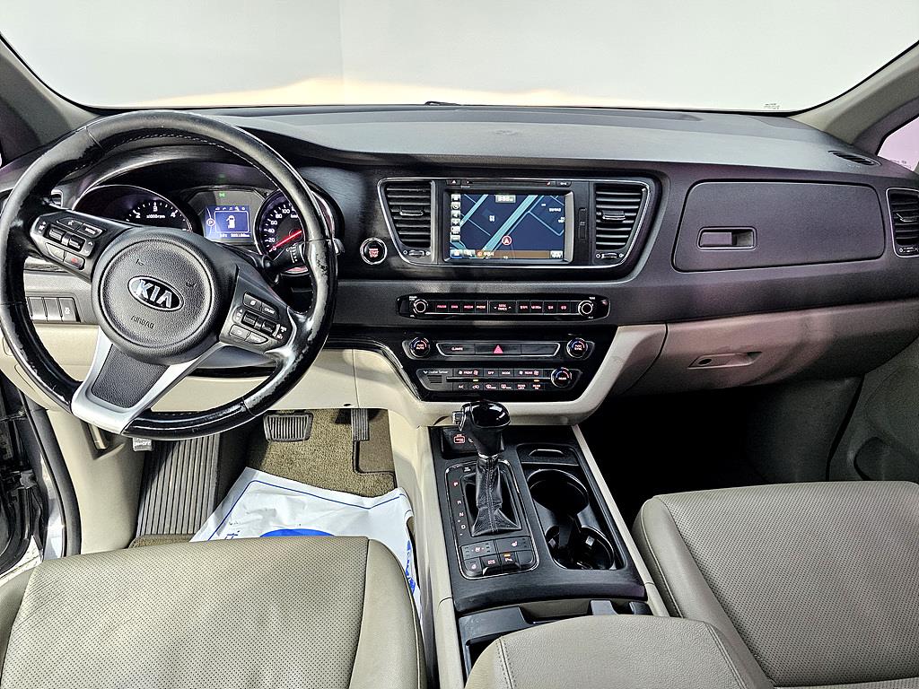 KIA Carnival - Vista 5