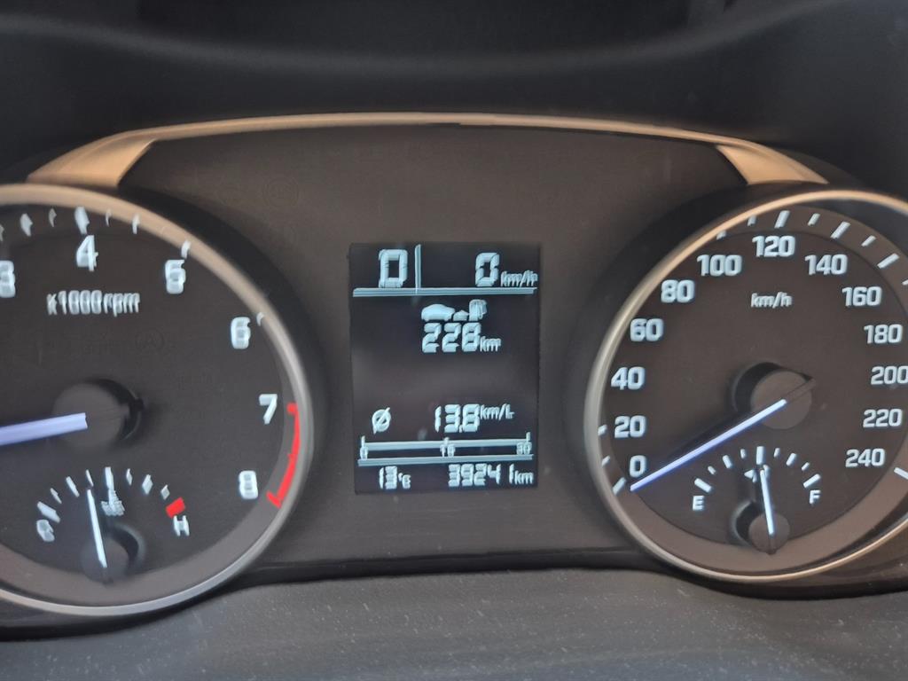 HYUNDAI Avante - Vista 9