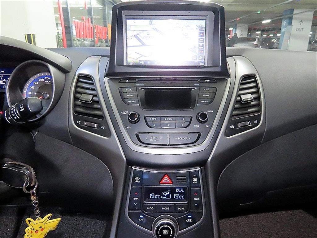 HYUNDAI Avante - Vista 11