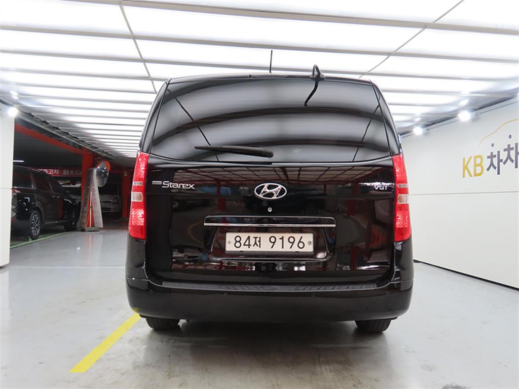 HYUNDAI Starex - Vista 3