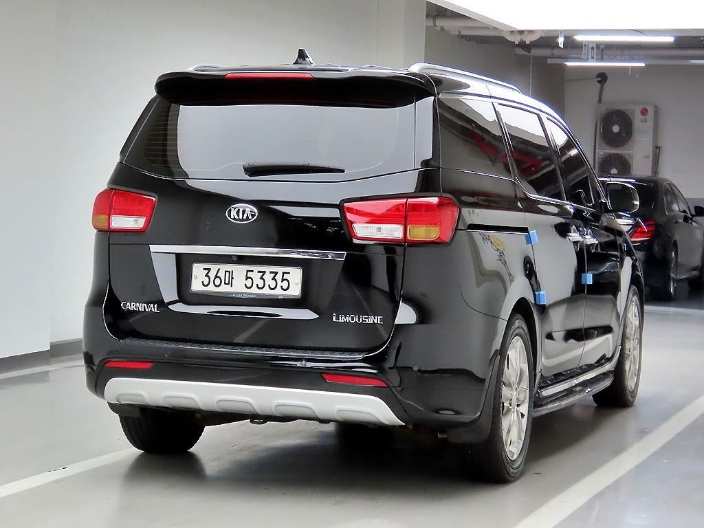 KIA Carnival - Vista 4