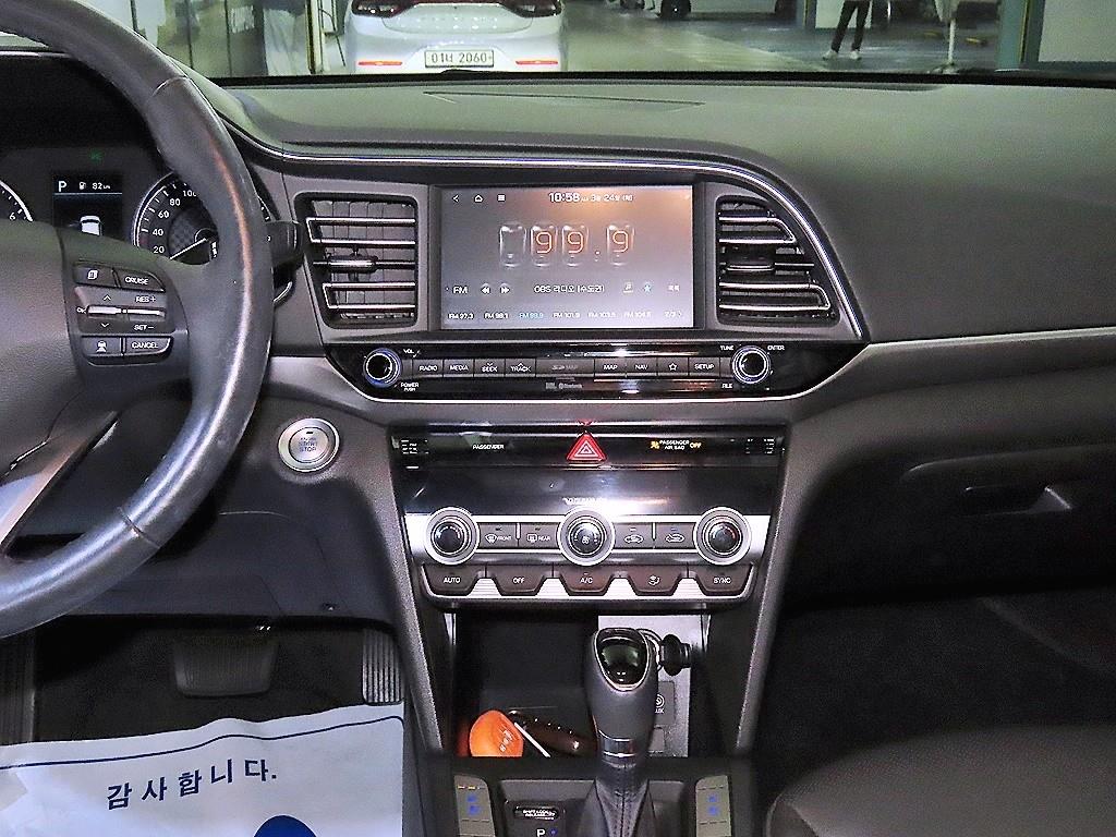 HYUNDAI Avante - Vista 11