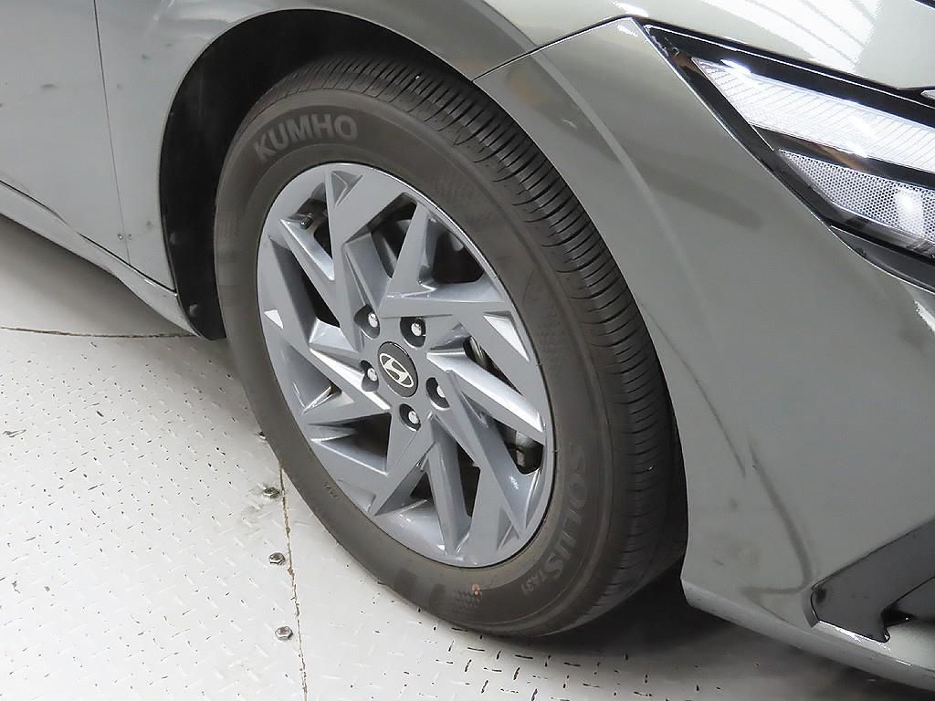 HYUNDAI Avante - Vista 9