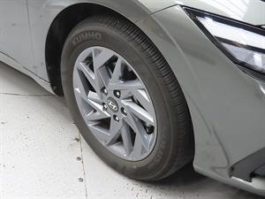 HYUNDAI Avante - Vista 10