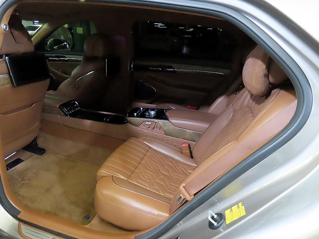 Genesis G90 - Vista 7