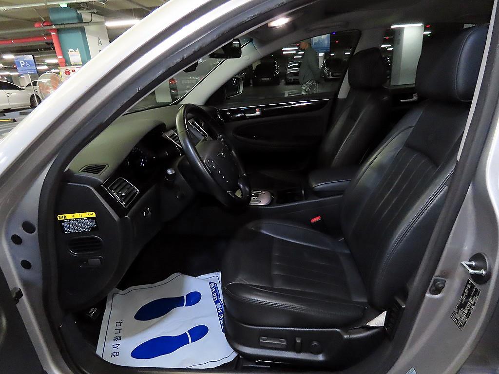 HYUNDAI Genesis - Vista 6