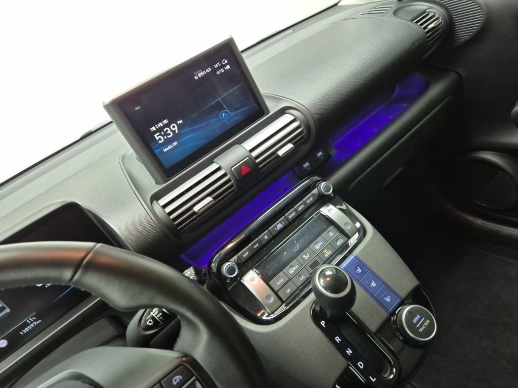 HYUNDAI Casper - Vista 10