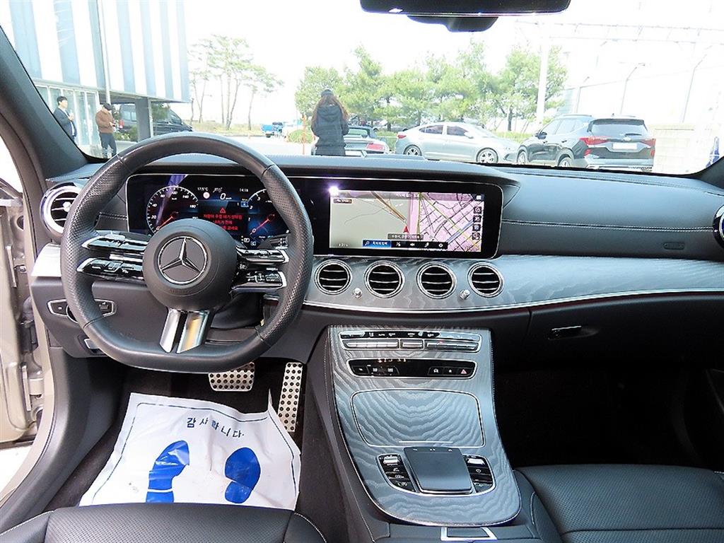 Mercedes Benz E class - Vista 7