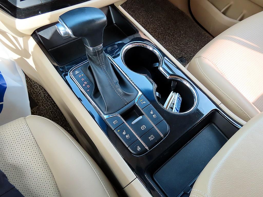 KIA Carnival - Vista 11