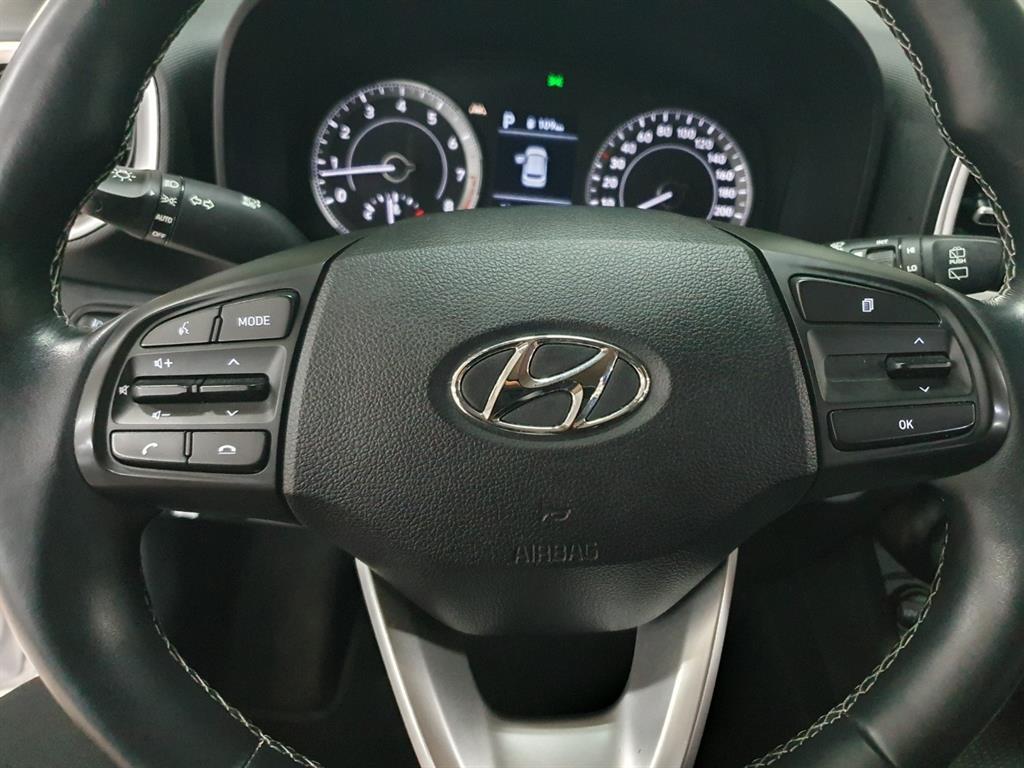 HYUNDAI Venue - Vista 11