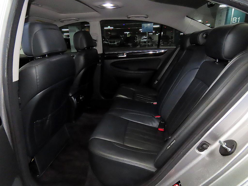 HYUNDAI Genesis - Vista 7