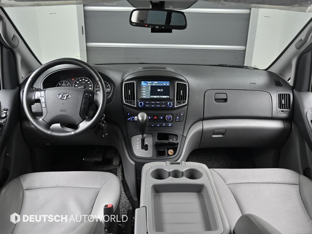 HYUNDAI Starex - Vista 5