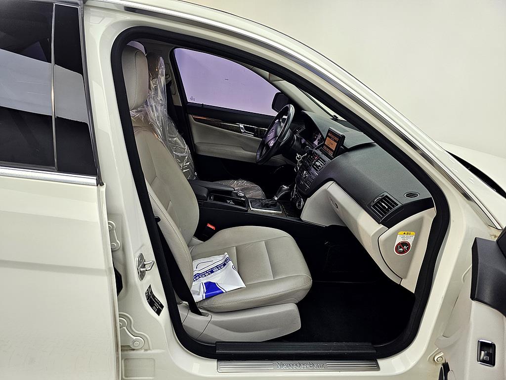 Mercedes Benz C Class - Vista 11