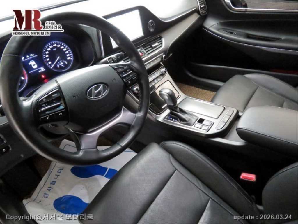 HYUNDAI Grandeur - Vista 7