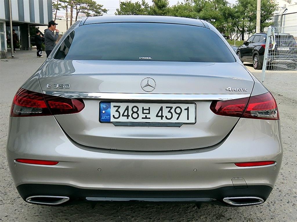 Mercedes Benz E class - Vista 4