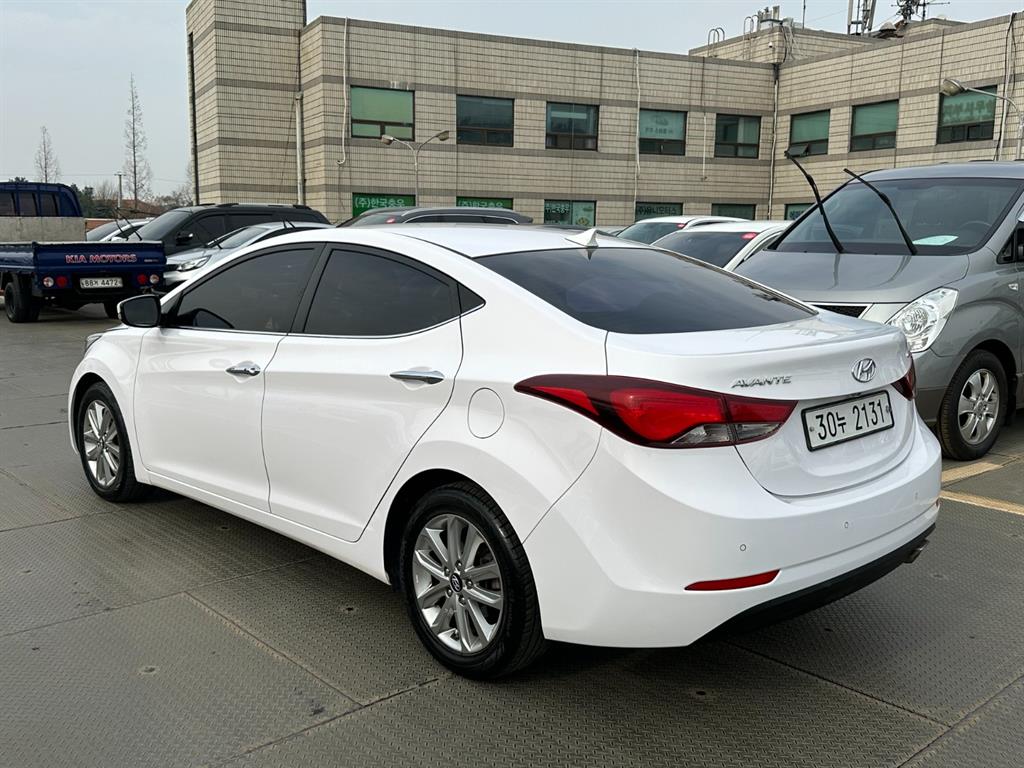 HYUNDAI Avante - Vista 6