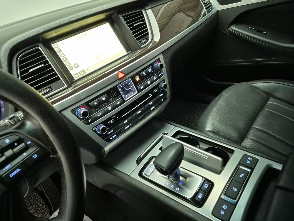 Genesis G80 - Vista 9