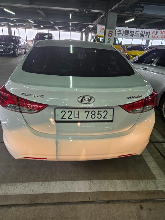 HYUNDAI Avante - Vista 4