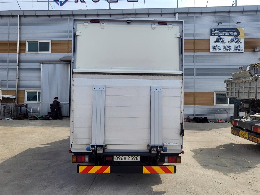 medium and large cargo truck - Vista 4