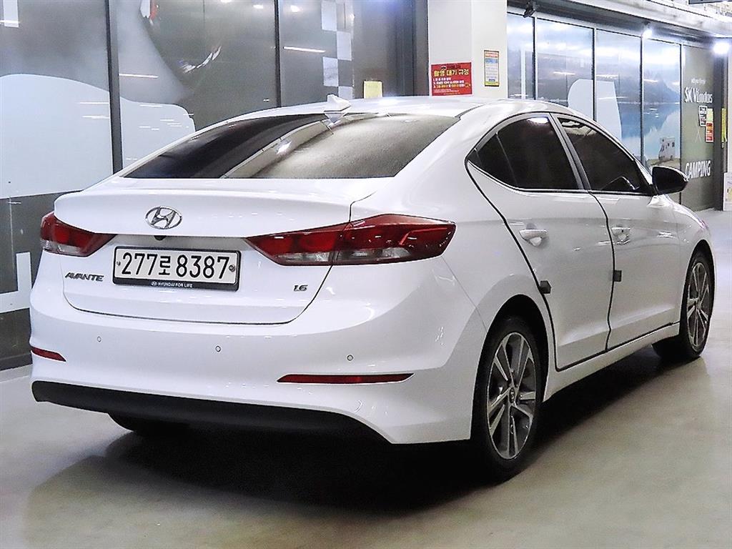 HYUNDAI Avante - Vista 4