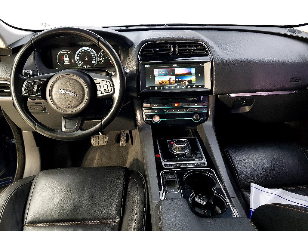 Jaguar F-PACE - Vista 5