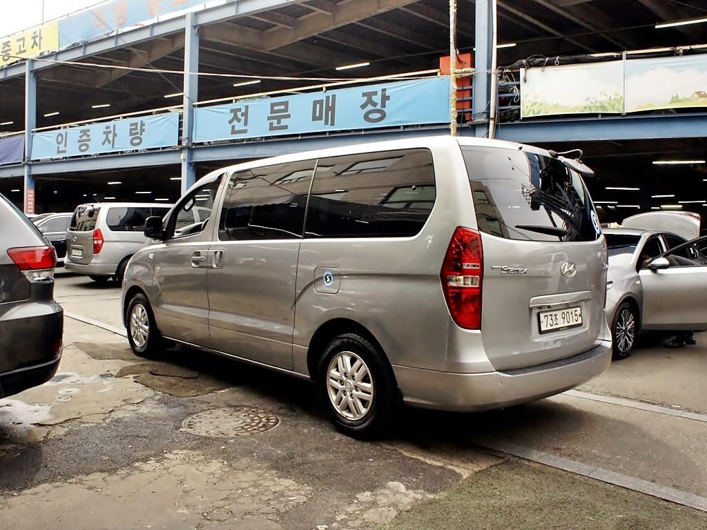 HYUNDAI Starex - Vista 7