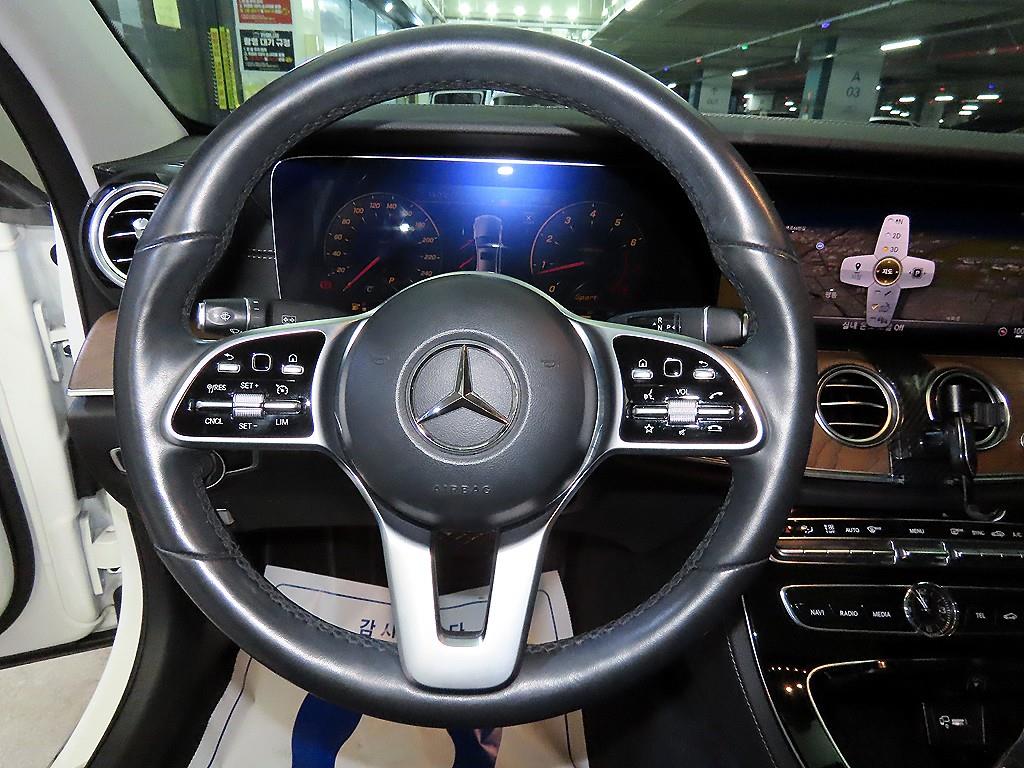 Mercedes Benz E class - Vista 8