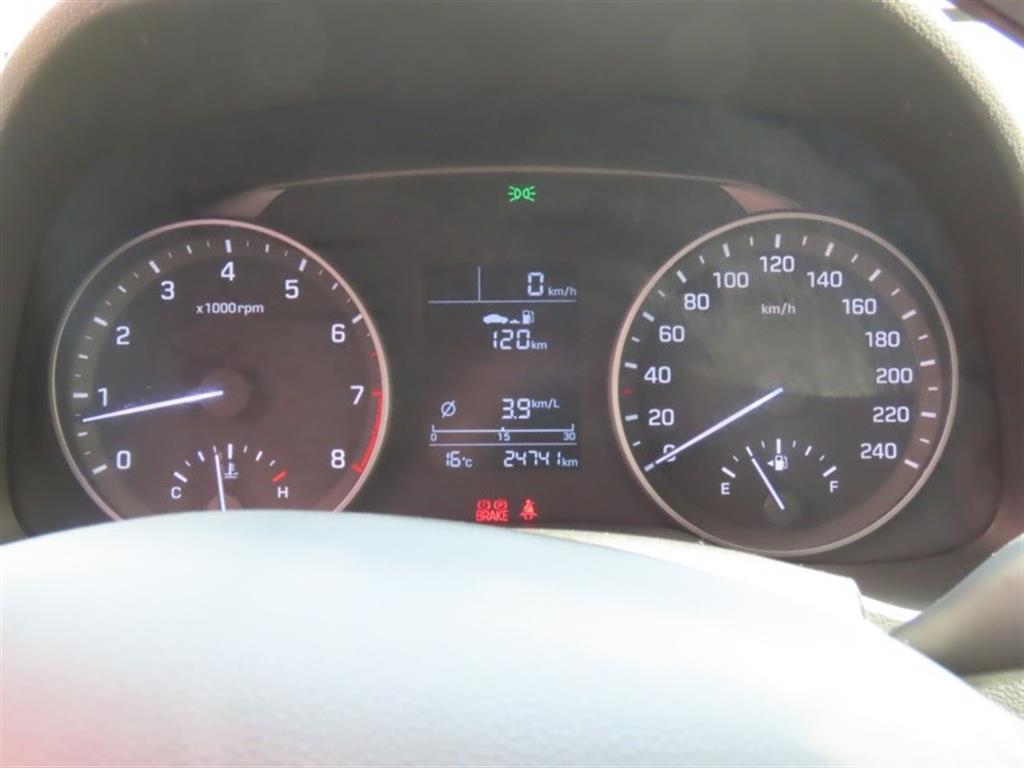 HYUNDAI Avante - Vista 9