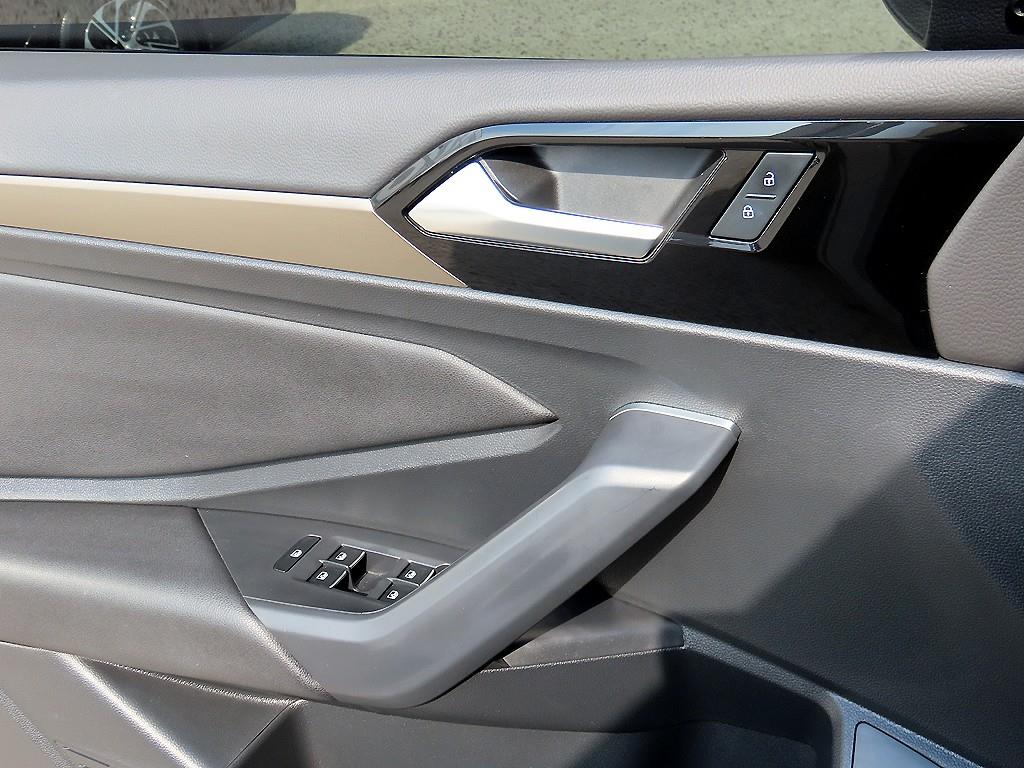 Volkswagen Jetta - Vista 11